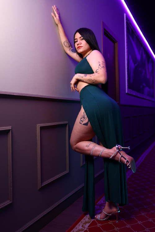 Black Hair Pretty Escort hamburg